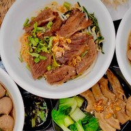 โกกิก๋วยเตี๋ยวเนื้อ (Koki Beef Noodle) สันติธรรม