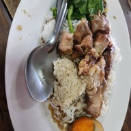 เมนูของร้าน ก๋วยเตี๋ยวเรือนายแกละ บางศรีเมือง