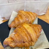 ครัวซองต์บ้านหอมเนย&Coffee