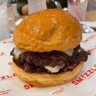 Smizzle Burger เซ็นทรัลเอ็มบาสซี่