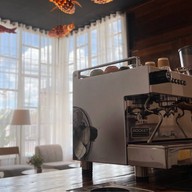 พลอย - Ploii cupfeine