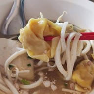 ก๋วยเตี๋ยวเส้นปลา เกี๊ยวปลา เจ๊จิ๋ม