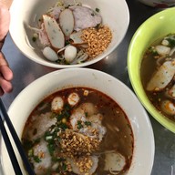 เมนูของร้าน ก๋วยเตี๋ยวหมูบ้านบึง เจ้าเก่าโอเค ชุนฮ้อ