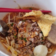 ก๋วยเตี๋ยวเส้นปลา เกี๊ยวปลา เจ๊จิ๋ม