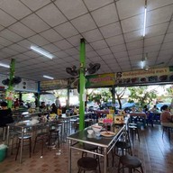 ก๋วยเตี๋ยวเส้นปลา เกี๊ยวปลา เจ๊จิ๋ม