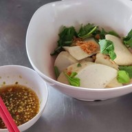 ก๋วยเตี๋ยวเส้นปลา เกี๊ยวปลา เจ๊จิ๋ม