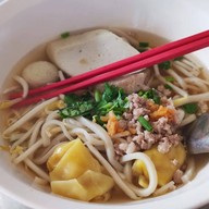ก๋วยเตี๋ยวเส้นปลา เกี๊ยวปลา เจ๊จิ๋ม
