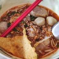 ก๋วยเตี๋ยวเส้นปลา เกี๊ยวปลา เจ๊จิ๋ม
