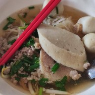 ก๋วยเตี๋ยวเส้นปลา เกี๊ยวปลา เจ๊จิ๋ม