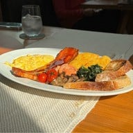 Brooks Brunch & Bar  เลียบคลองประปาแจ้งวัฒนะฝั่งเมืองทอง