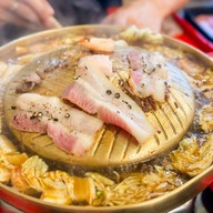 ชวนกินหมูกระทะ บรรทัดทอง