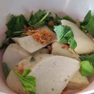 ก๋วยเตี๋ยวเส้นปลา เกี๊ยวปลา เจ๊จิ๋ม