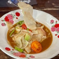 เมนูของร้าน ขนมจีนต้นก้ามปู นวลจันทร์ .