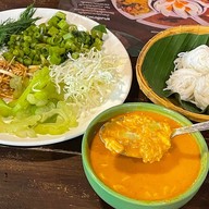 เมนูของร้าน ขนมจีนต้นก้ามปู นวลจันทร์ .
