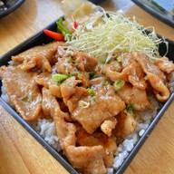ลุงณัฐ เตี๋ยวเนื้อตุ๋น หมูตุ๋น ข้าวหมูแดง หมูกรอบ ข้าวขาหมู สูตรนครปฐม ลุงณัฐ เตี๋ยวเนื้อตุ๋น หมูตุ๋น ข้าวหมูแดง หมูกรอบ ข้าวขาหมู สูตรนครปฐม