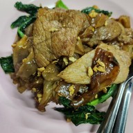 ราดหน้ายอดผักหลังบขส ลพบุรี