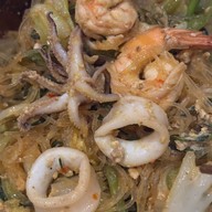 บ.เบนซ์ ราดหน้ายอดผัก สุกี้ - สี่พระยา 🍜🌾 บางรัก