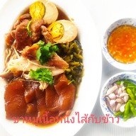 ขาหมูตั๋งโต๊ะ