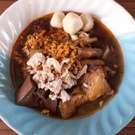 เมนูของร้าน ก๋วยเตี๋ยวเตาถ่าน บ้านอีต่อง