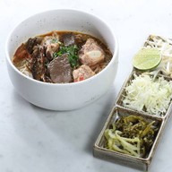 แอ่วบ้านเหลือง