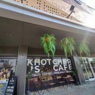 หน้าร้าน Khotcher's Cafe  .