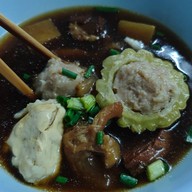 เมนูของร้าน ส่างหยุ่นก๋วยเตี๋ยวแคะ ตลาดใหม่,ซอย3