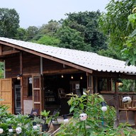 หน้าร้าน เหมือนวาด-เหมือนฝัน  -