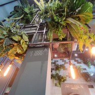 บรรยากาศ Khotcher's Cafe  .