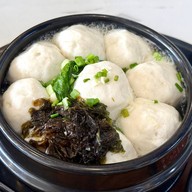 เมนูของร้าน A JUNG Fish Ball • อจัง ฟิชบอล (ชื่อเดิม สอาด ลูกชิ้นปลา) ถนนบรมราชนนี