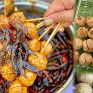 ลูกชิ้นปิ้ง&หมูปิ้งโบราณบ้านเอื้อ