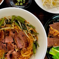 โกกิก๋วยเตี๋ยวเนื้อ (Koki Beef Noodle) สันติธรรม