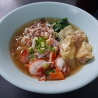 เมนูของร้าน สหชัย บะหมี่เกี๊ยวปูหมูแดง