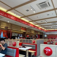 บรรยากาศ Lucky Suki (ลัคกี้ สุกี้) เดอะ พร้อม ดินแดง