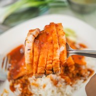 ข้าวหมูแดง 100 ปี นายกี่