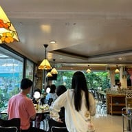 ลองดู เซนต์จอห์น ลาดพร้าว