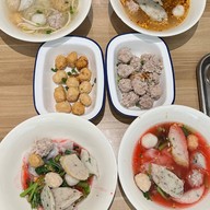 โชคชัย ลูกชิ้นปลา ( แซว กองบิน ) รามอินทรา