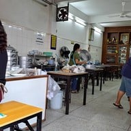 บรรยากาศ ข้าวมันไก่ลมหวล หัวหิน