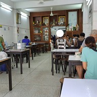 บรรยากาศ ข้าวมันไก่ลมหวล หัวหิน