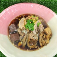 ก๋วยเตี๋ยวเป็ด109byฑูรโภชนา ตลาดมารวยไนท์มาร์เก็ตโซนห้องแอร์