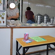บรรยากาศ ข้าวมันไก่ลมหวล หัวหิน