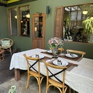 บรรยากาศ Garret Fish & Chips Ari