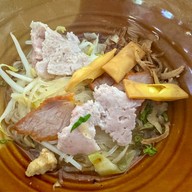 ก๋วยเตี๋ยวไทยครูตอม สายหนองปิง