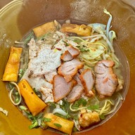 ก๋วยเตี๋ยวไทยครูตอม สายหนองปิง