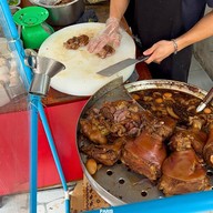 ขาหมู by. (ลิ้ม ขาหมูบุฟเฟ่ต์ สุขุมวิท 42) สุขุมวิท 42