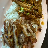 คอหมูย่างหน้าวิลล่า