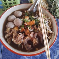 เมนูของร้าน ก๋วยเตี๋ยวสูตรดั้งเดิมเจ้เปิ้ล