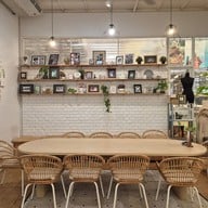 บรรยากาศ The Flask Cafe' By Air Orchids