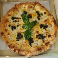 คันนาพิซซ่า แป้งสด นาโปลีสไตล์