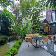 Moakmai Cafe & Restaurant