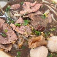 เมนูของร้าน ก๋วยเตี๋ยวเรือโกเหลียงเจ้าเก่า (ศรีนครพิงค์) คูเมืองชั้นใน